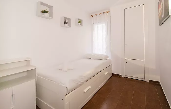 Renovated apartment with 2 bedrooms in the center of Empuriabrava