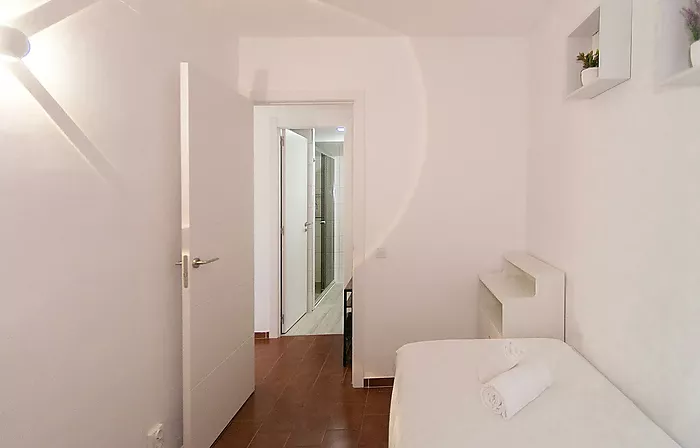 Renovated apartment with 2 bedrooms in the center of Empuriabrava