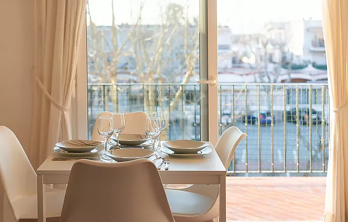 Renovated apartment with 2 bedrooms in the center of Empuriabrava