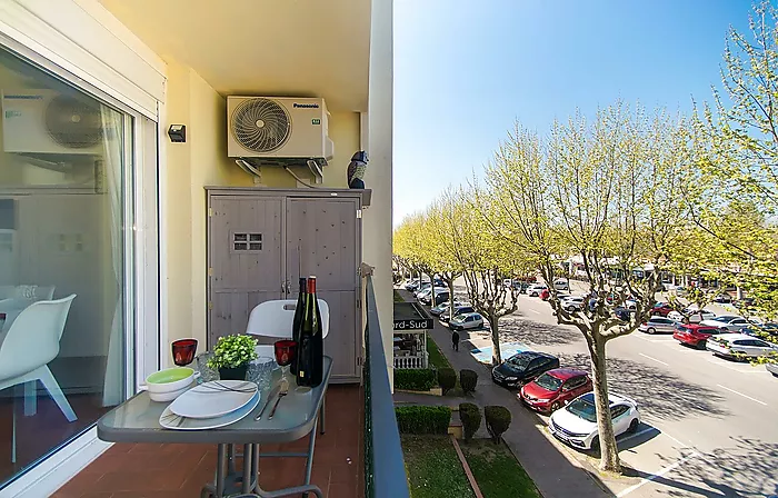 Renovated apartment with 2 bedrooms in the center of Empuriabrava