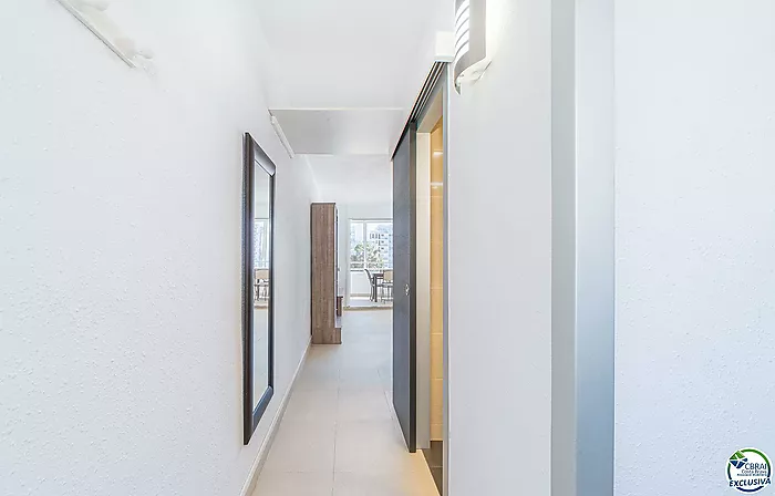 Apartment in perfect condition with one bedroom and sea views.