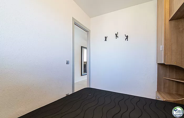 Apartment in perfect condition with one bedroom and sea views.