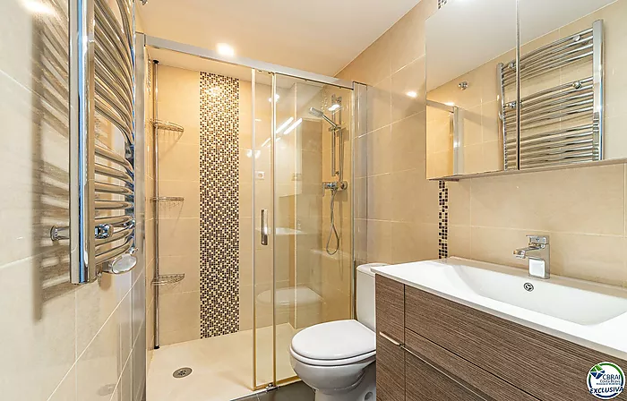 Apartment in perfect condition with one bedroom and sea views.