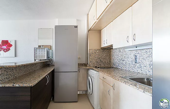 Apartment in perfect condition with one bedroom and sea views.