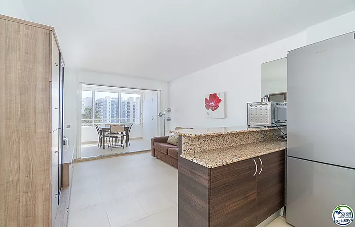 Apartment in perfect condition with one bedroom and sea views.