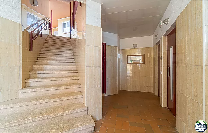 Apartment in perfect condition with one bedroom and sea views.
