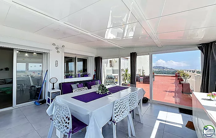 Large renovated studio with a 72 m² terrace, recent veranda, and panoramic views of the Bay of Roses in a residence with a pool and parking