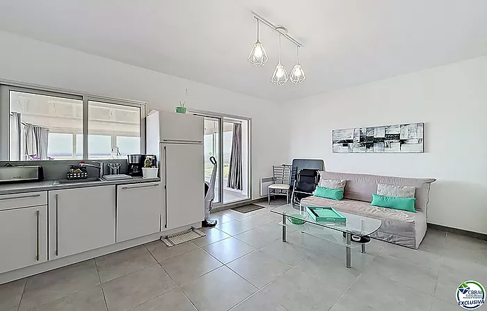 Large renovated studio with a 72 m² terrace, recent veranda, and panoramic views of the Bay of Roses in a residence with a pool and parking