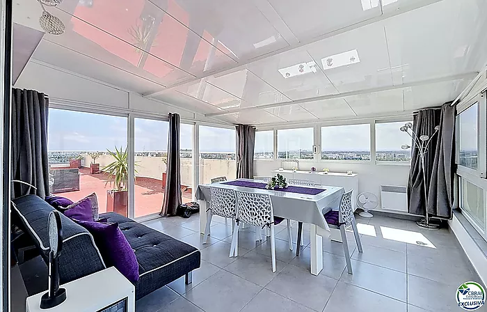 Large renovated studio with a 72 m² terrace, recent veranda, and panoramic views of the Bay of Roses in a residence with a pool and parking