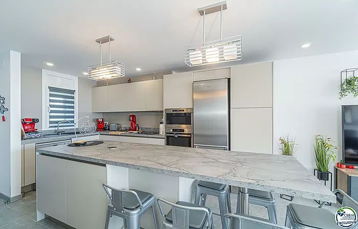 Semi-detached chalet for sale on Joan Timoneda Street