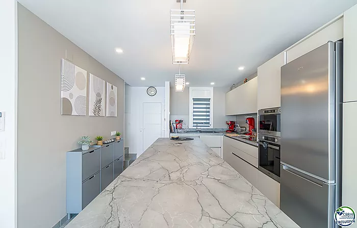 Semi-detached chalet for sale on Joan Timoneda Street