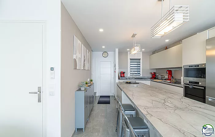 Semi-detached chalet for sale on Joan Timoneda Street