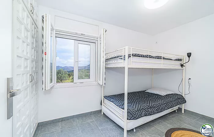 Semi-detached chalet for sale on Joan Timoneda Street