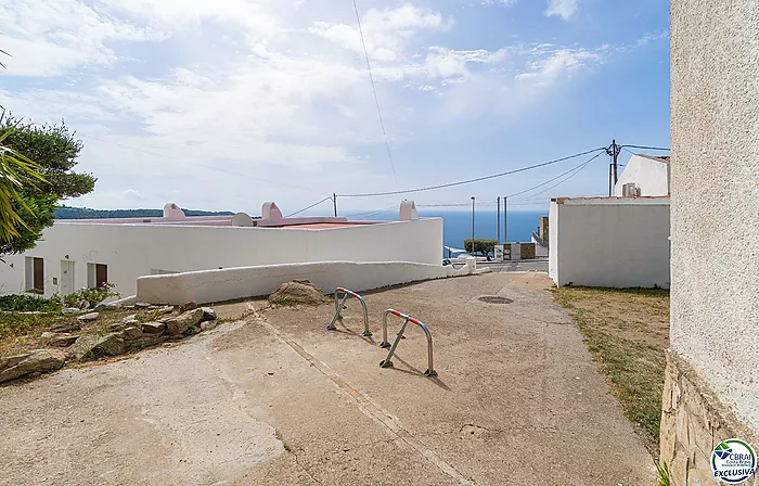 Semi-detached chalet for sale on Joan Timoneda Street