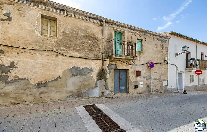 Authenticity and Potential: Village House with "Voltes Catalanes" in the Heart of Palau-saverdera