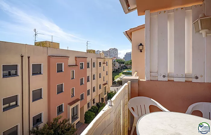Bel appartement avec belle terrasse, et solarium avec vue sur la mer