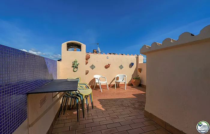 Bel appartement avec belle terrasse, et solarium avec vue sur la mer