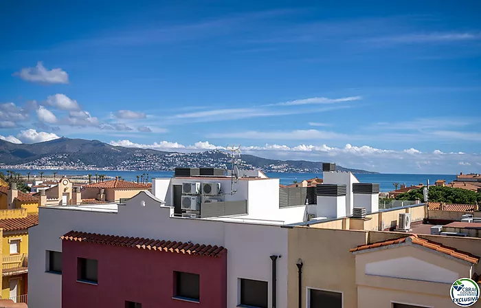 Bel appartement avec belle terrasse, et solarium avec vue sur la mer