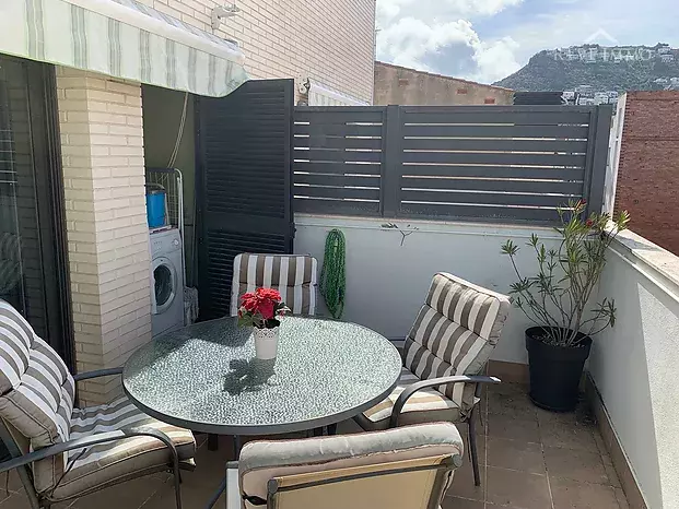 Très Bel Appartement Dernier Etage au Centre de Rosas