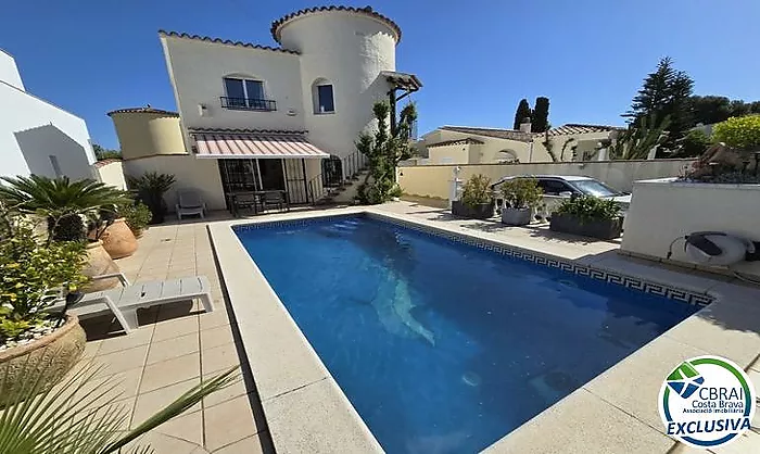 Maison avec piscine et licence touristique - secteur Peni
