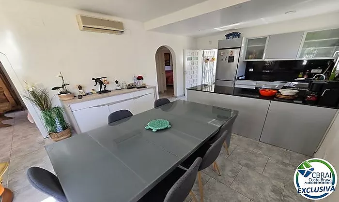 Maison avec piscine et licence touristique - secteur Peni