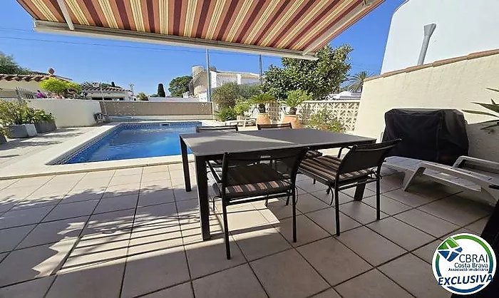 Maison avec piscine et licence touristique - secteur Peni
