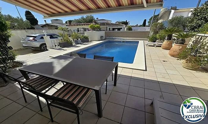 Maison avec piscine et licence touristique - secteur Peni