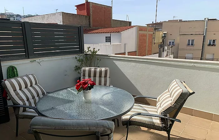 Très Bel Appartement Dernier Etage au Centre de Rosas