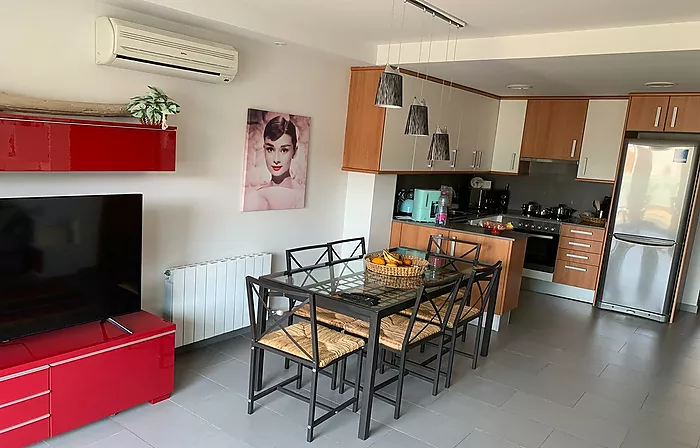 Très Bel Appartement Dernier Etage au Centre de Rosas