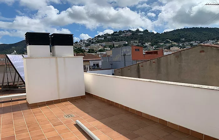 Très Bel Appartement Dernier Etage au Centre de Rosas