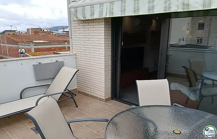 Très Bel Appartement Dernier Etage au Centre de Rosas