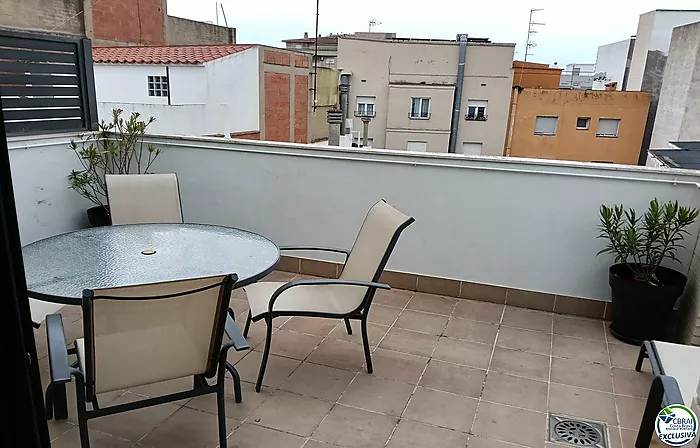 Très Bel Appartement Dernier Etage au Centre de Rosas
