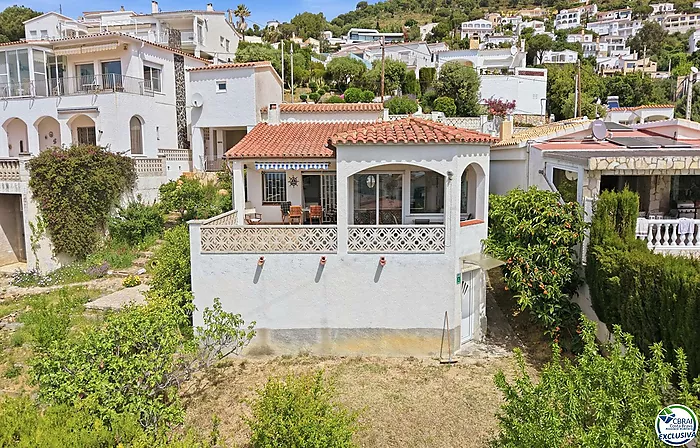 VILLA INDIVIDUELLE AVEC VUE MER, LICENCE TOURISTIQUE ET JARDIN FRUITIER