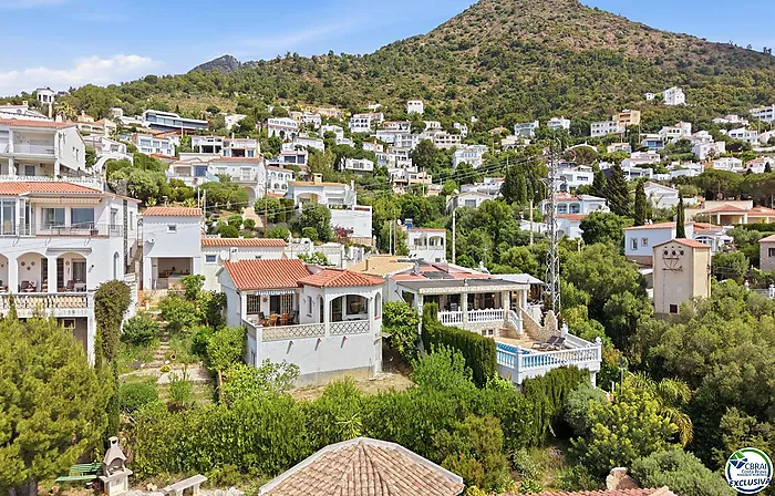 VILLA INDIVIDUELLE AVEC VUE MER, LICENCE TOURISTIQUE ET JARDIN FRUITIER