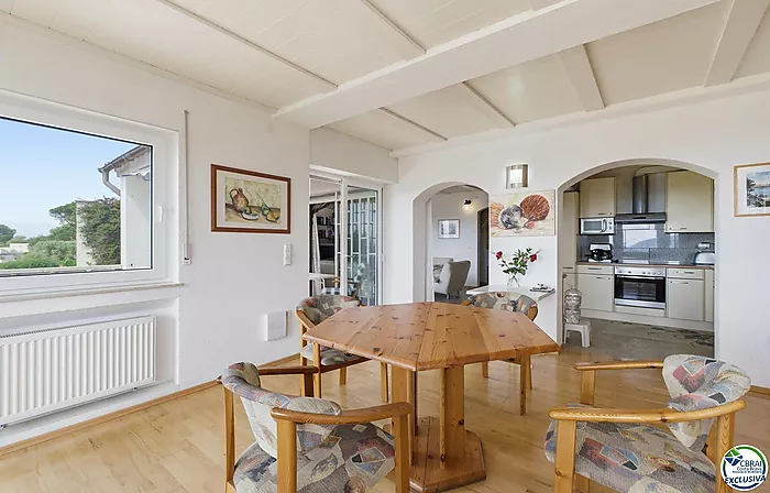VILLA INDIVIDUELLE AVEC VUE MER, LICENCE TOURISTIQUE ET JARDIN FRUITIER