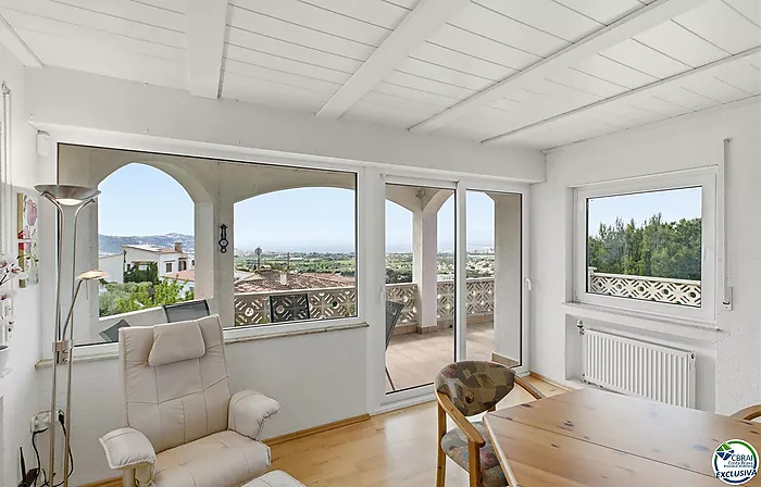 VILLA INDIVIDUELLE AVEC VUE MER, LICENCE TOURISTIQUE ET JARDIN FRUITIER