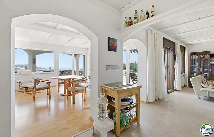 VILLA INDIVIDUELLE AVEC VUE MER, LICENCE TOURISTIQUE ET JARDIN FRUITIER