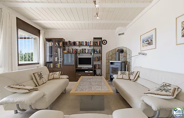 VILLA INDIVIDUELLE AVEC VUE MER, LICENCE TOURISTIQUE ET JARDIN FRUITIER