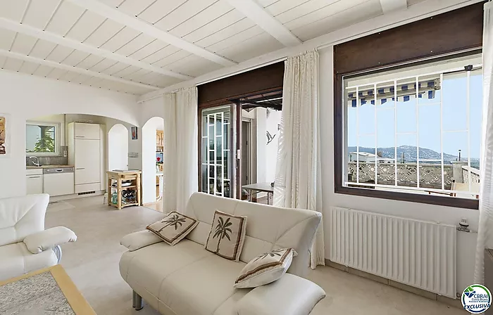 VILLA INDIVIDUELLE AVEC VUE MER, LICENCE TOURISTIQUE ET JARDIN FRUITIER