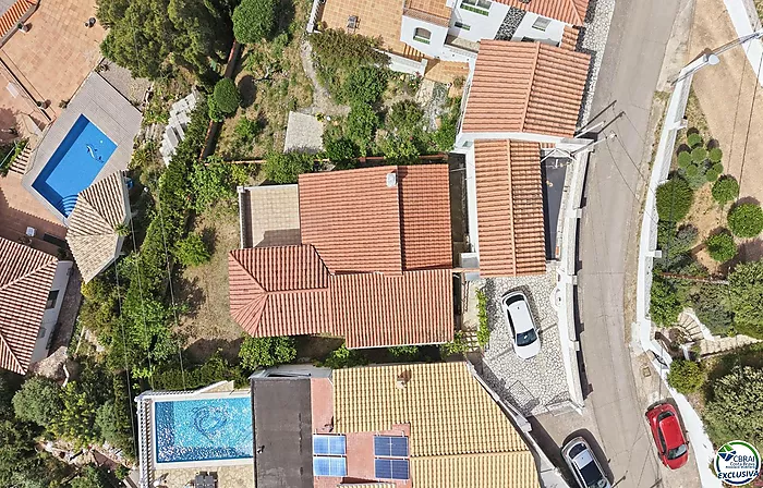 VILLA INDIVIDUELLE AVEC VUE MER, LICENCE TOURISTIQUE ET JARDIN FRUITIER