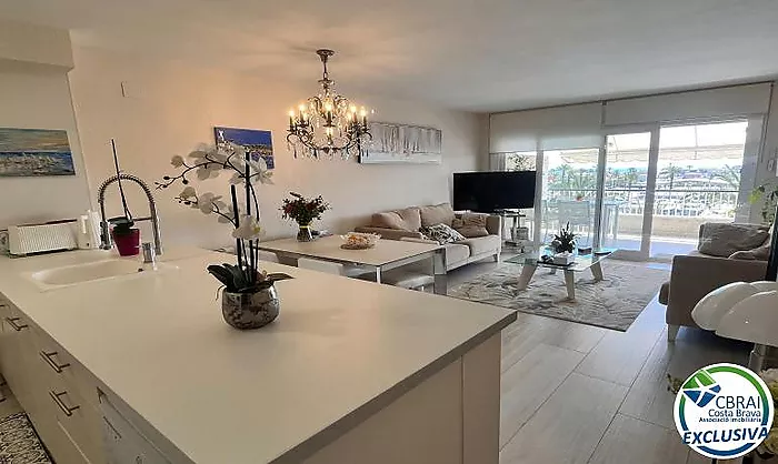 PORT GREC Exclusivo apartamento renovado con vistas panorámicas al mar y al canal