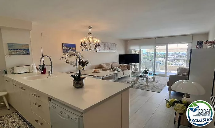 PORT GREC Exclusivo apartamento renovado con vistas panorámicas al mar y al canal