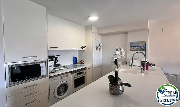 PORT GREC Exclusivo apartamento renovado con vistas panorámicas al mar y al canal