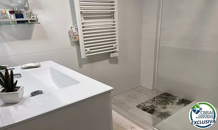 PORT GREC Exclusivo apartamento renovado con vistas panorámicas al mar y al canal