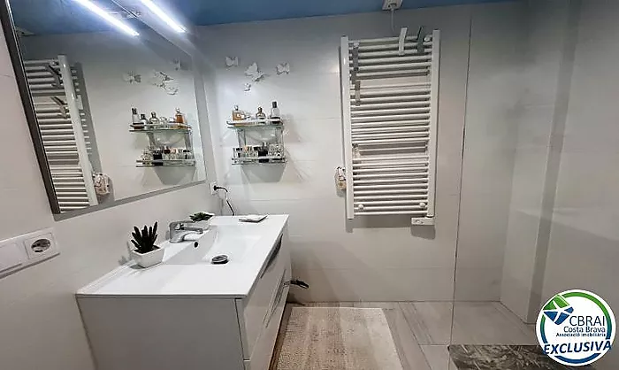 PORT GREC Exclusivo apartamento renovado con vistas panorámicas al mar y al canal