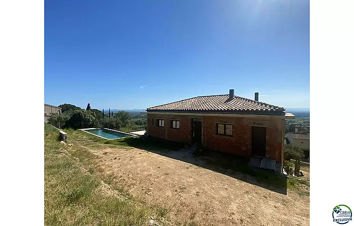 Gran casa moderna en construcción en Els Olivars. Una oportunidad única para personalizar su vivienda. Se vende en su estado actual.
