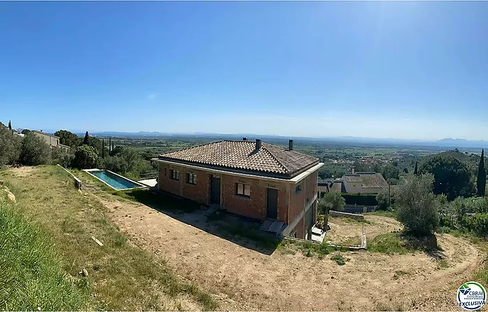 Gran casa moderna en construcción en Els Olivars. Una oportunidad única para personalizar su vivienda. Se vende en su estado actual.