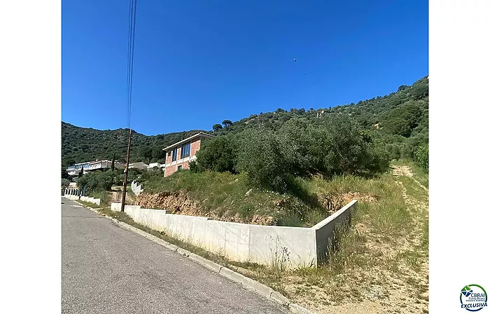 Gran casa moderna en construcción en Els Olivars. Una oportunidad única para personalizar su vivienda. Se vende en su estado actual.