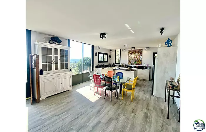 Gran casa moderna en construcción en Els Olivars. Una oportunidad única para personalizar su vivienda. Se vende en su estado actual.