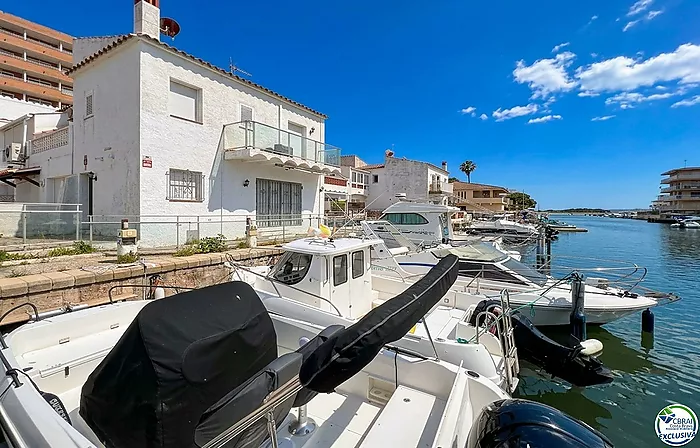 Casa con amarres 8x3 en Santa Margarita - Roses